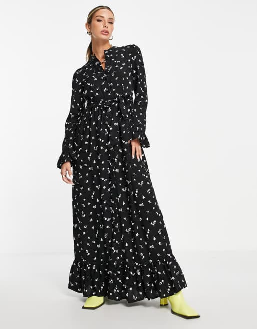 ASOS DESIGN - Robe babydoll longue effet étagé à fermeture boutonnée et petites fleurs - Noir