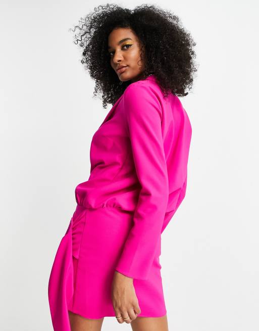 ASOS DESIGN Robe blazer courte avec ceinture boucle drap e