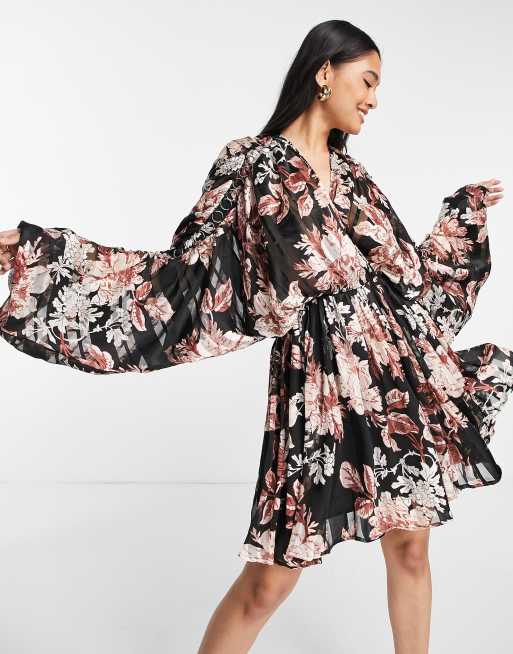 ASOS DESIGN Robe blousante courte imprim fleuri et rayures satin es avec d tail anneau