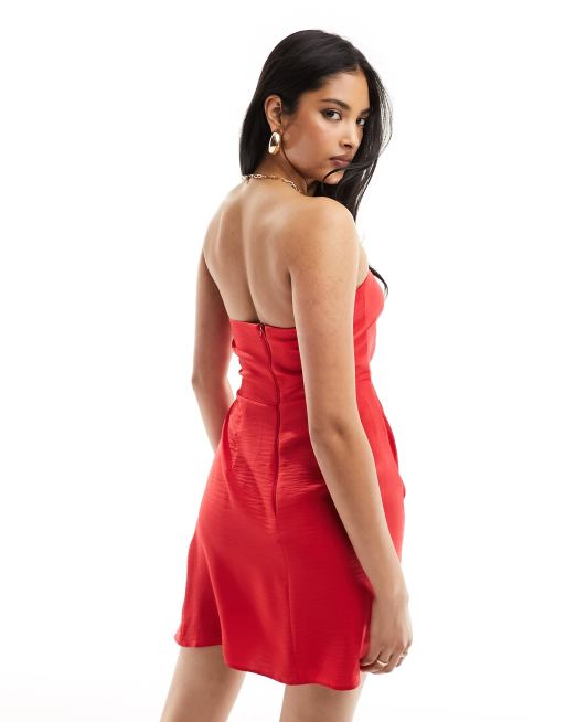 ASOS DESIGN Robe bustier courte taille fronc e en satin Rouge