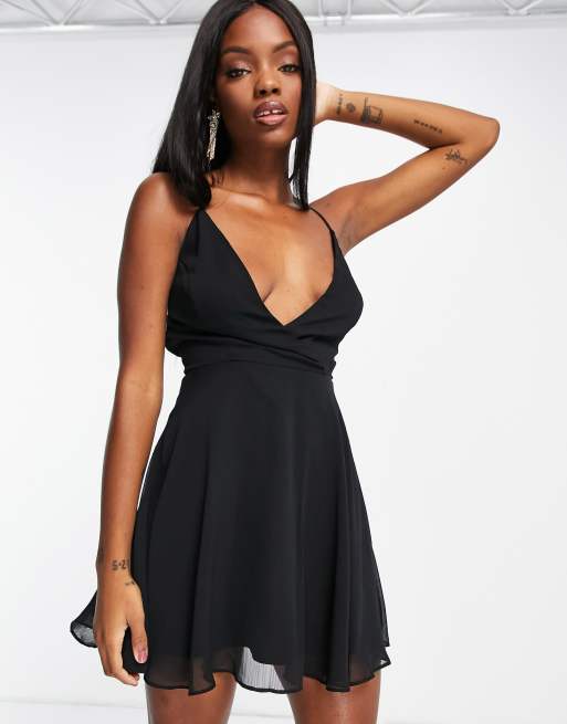 ASOS DESIGN Robe cache c ur courte a fines bretelles et lacage dans le dos ASOS