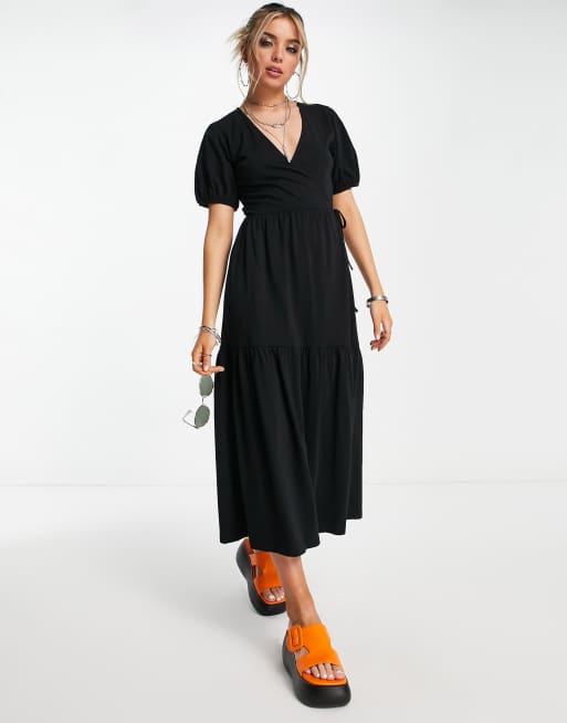 ASOS DESIGN - Robe cache-cœur mi-longue avec manches bouffantes et volants étagés - Noir 