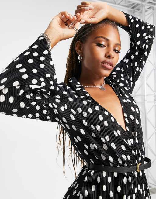 ASOS DESIGN Robe cache c ur mi longue pliss e pois avec ceinture Noir et blanc