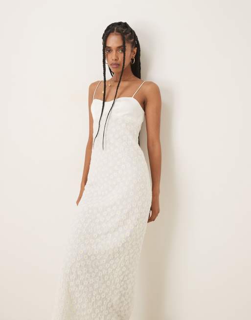 ASOS DESIGN - Robe caraco à enfiler avec corsage contrastant en satin à broderie fleur - Blanc, 2 de 4