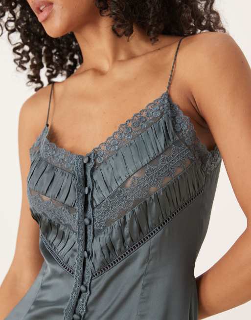 ASOS DESIGN - Robe caraco longue à enfiler en satin avec broderies sur le buste - Gris acier, 2 de 4