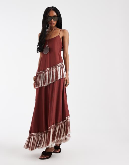ASOS DESIGN - Robe caraco longue bicolore en satin avec double rangée de franges - Bordeaux