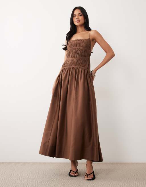 ASOS DESIGN - Robe caraco longue dos nu à fronces - Chocolat, 2 de 4