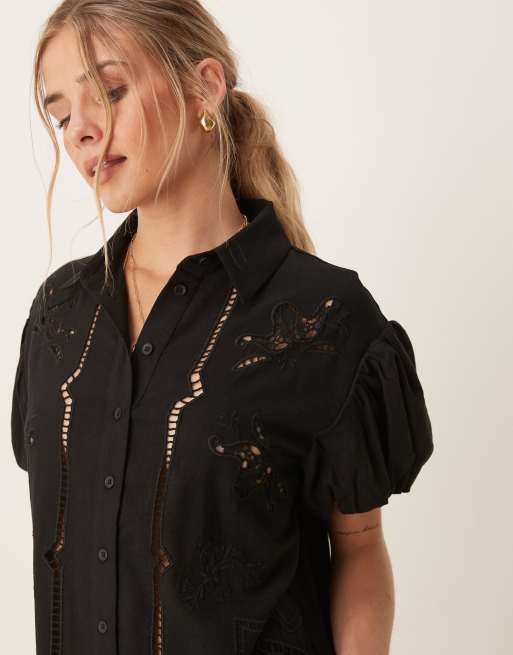 ASOS DESIGN - Robe chemise courte en sergé à manches courtes avec broderies ton sur ton - Noir, 4 de 4
