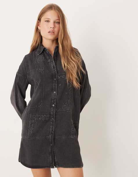 ASOS DESIGN - Robe chemise courte en sergé avec broderies façon patchwork - Noir délavé - view 1