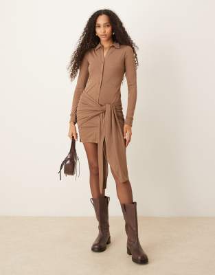 Robe chemise courte en tulle texturé et avec empiècement noué à la taille - Moka-Brown 44