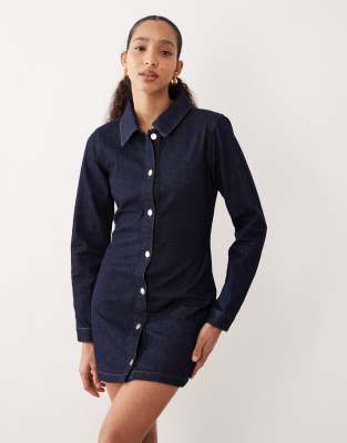 ASOS DESIGN - Robe chemise en denim coupe ajustée avec manches longues - Indigo-Bleu