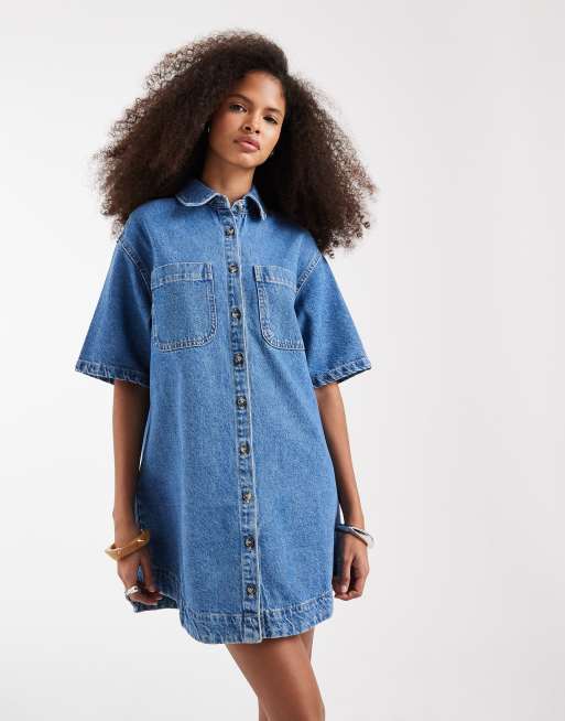 ASOS DESIGN - Robe chemise en jean coupe carrée avec poche - Bleu moyen, 2 de 4