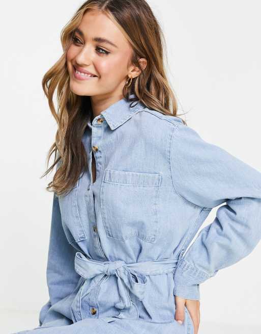 ASOS DESIGN - Robe chemise oversize en denim souple avec ceinture - Bleu délavé moyen, 3 de 4