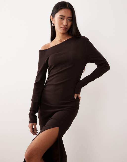 ASOS DESIGN - Robe côtelée longue avec épaule tombante et fente sur le devant - Chocolat, 2 de 4