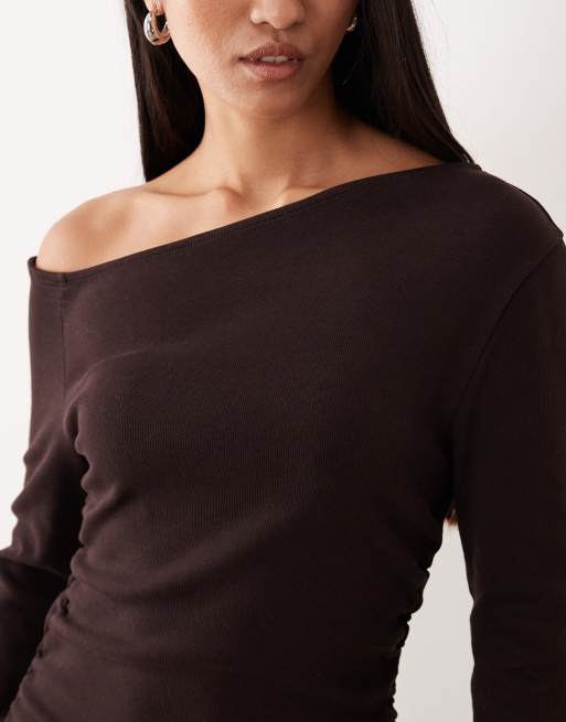 ASOS DESIGN - Robe côtelée longue avec épaule tombante et fente sur le devant - Chocolat, 4 de 4