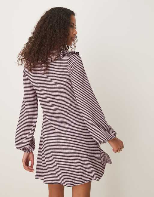 ASOS DESIGN - Robe courte à carreaux vichy avec manches longues et col à volants, 4 de 4