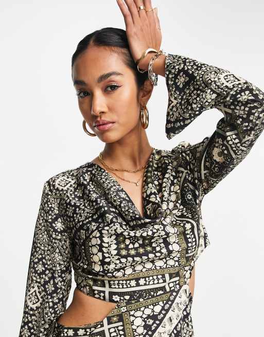 ASOS DESIGN - Robe courte à col bénitier et découpes imprimée foulard - Noir et blanc, 3 de 4