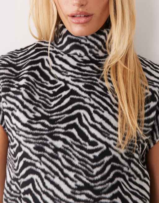 ASOS DESIGN robe courte à col montant en imprimé zébré duveteux, 2 de 4