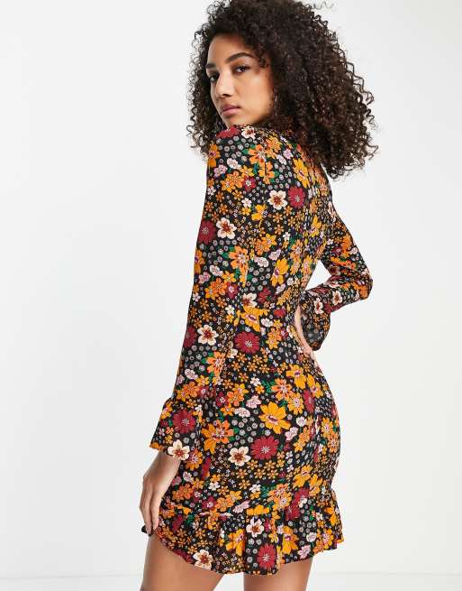 ASOS DESIGN - Robe courte à col volanté avec manches évasées trois-quarts - Noir imprimé fleurs, 2 de 4