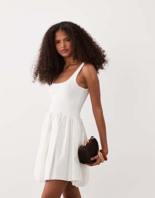 Robe courte à encolure dégagée avec jupe en popeline et corsage côtelé - Blanc 40