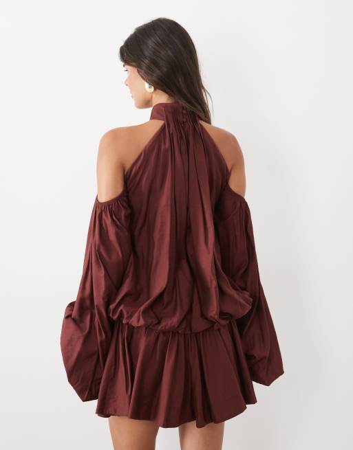ASOS DESIGN Robe courte à épaules nues avec jupe évasée en bordeaux, 4 de 4