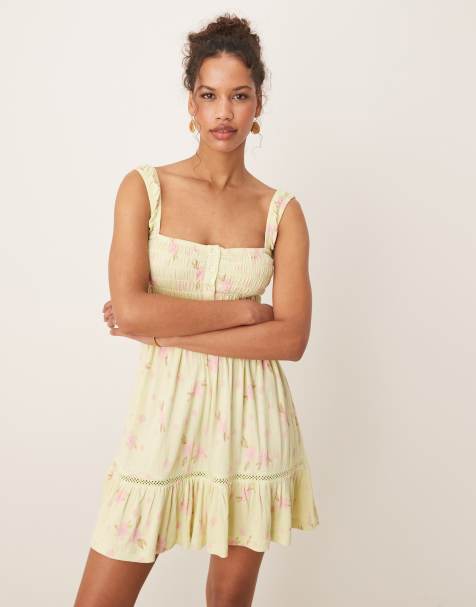 ASOS DESIGN - Robe courte à fronces et volants étagés avec encolure carrée et empiècements en dentelle - Vert à petites fleurs - view 1