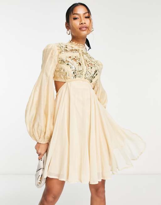 ASOS DESIGN Robe courte manches bouffantes avec d coupes effet cage strass Beige