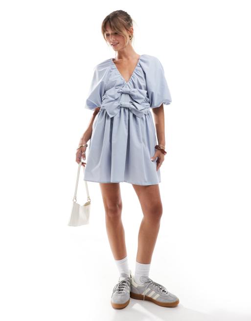 ASOS DESIGN - Robe courte à manches bouffantes avec deux nœuds à l'avant - Bleu clair