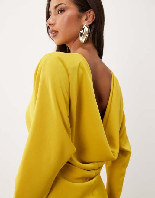 ASOS DESIGN robe courte à manches chauve-souris avec dos drapé en jaune doré, 3 de 4