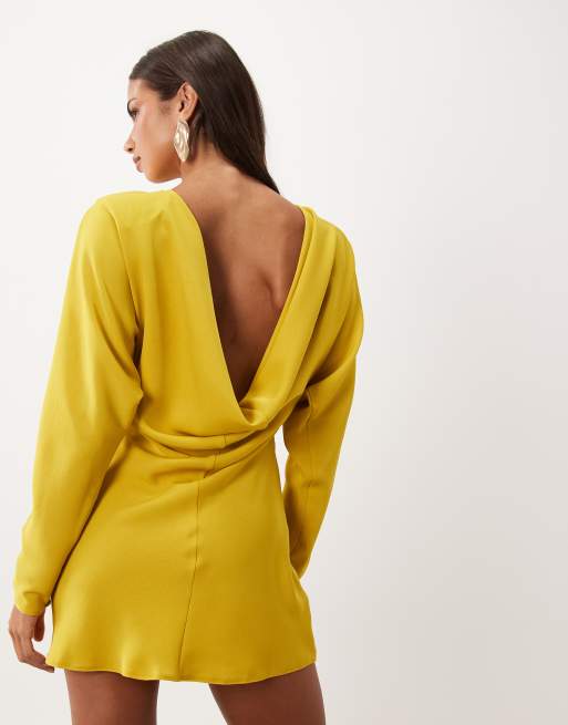 ASOS DESIGN robe courte à manches chauve-souris avec dos drapé en jaune doré, 4 de 4
