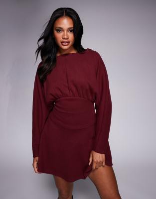 ASOS DESIGN - Robe courte à manches chauve-souris et encolure bateau ultra-douce - Bordeaux