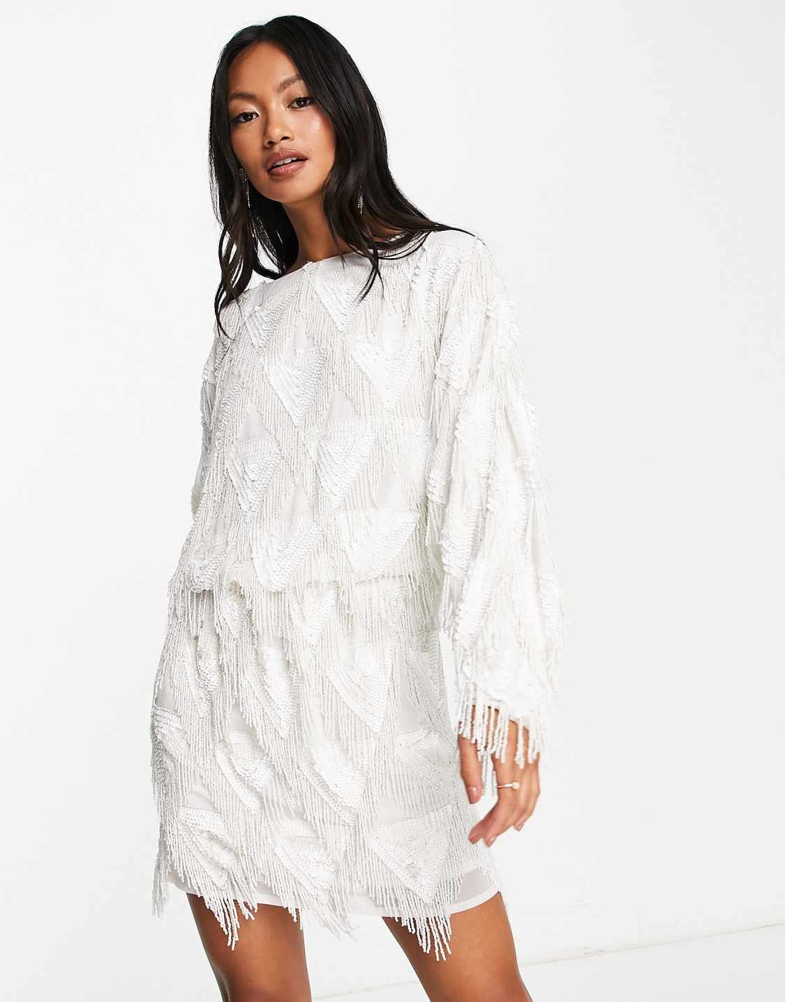 ASOS DESIGN – Robe courte à manches chauve-souris et franges ornementées – Blanc Robes de mariée courtes The Wedding Explorer