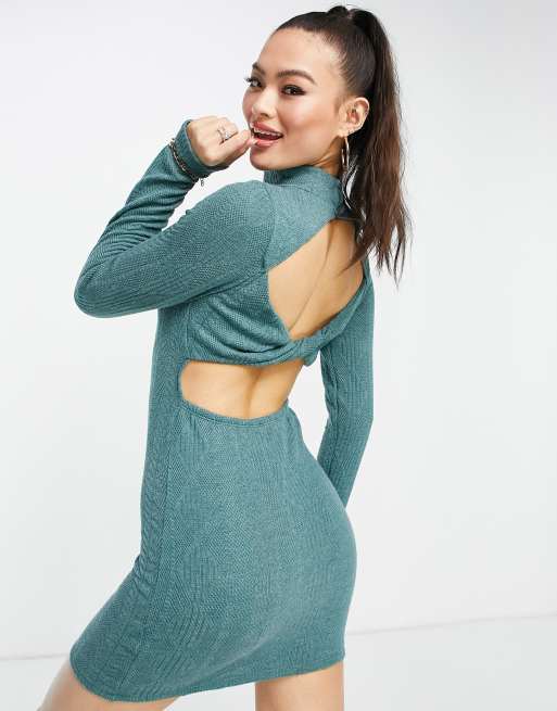 ASOS DESIGN - Robe courte à manches longues en maille torsadée avec dos ouvert et lien à nouer - Vert forêt