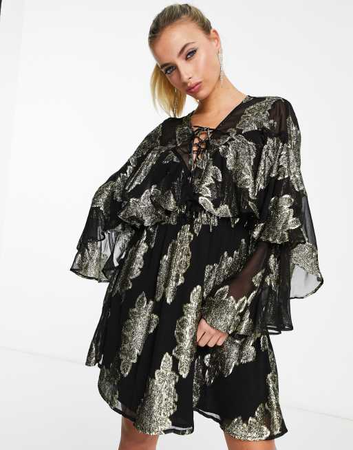 ASOS DESIGN Robe courte volants et motifs m tallis s avec encolure lacets Noir