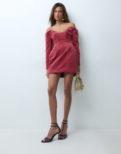 ASOS DESIGN robe courte bardot structurée en velours collé rouge, 4 de 5