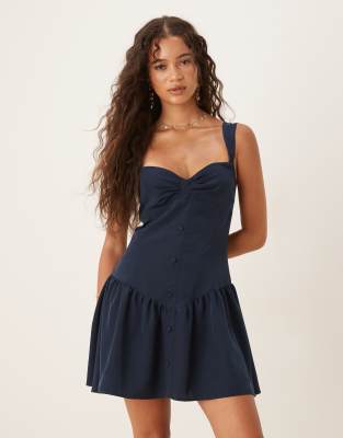 ASOS DESIGN - Robe courte boutonnée à enfiler en satin - Bleu marine-Multicolore