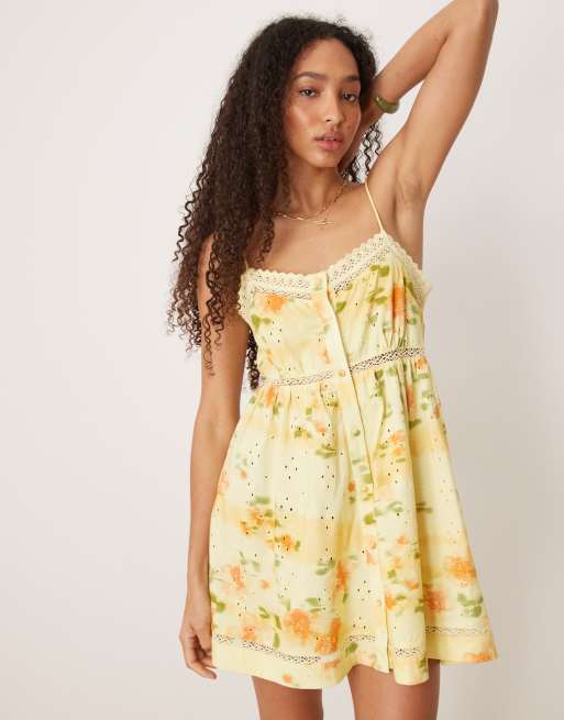 ASOS DESIGN - Robe courte boutonnée à imprimé fleurs vintage effet patchwork en broderie anglaise avec bretelles, 3 de 4