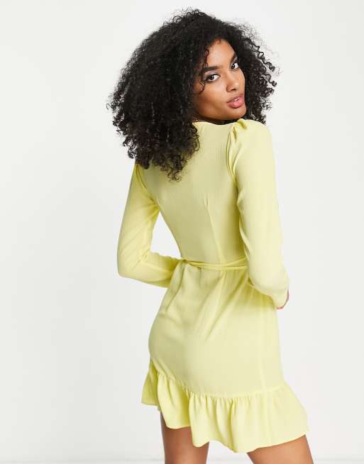 Robe cache coeur jaune sale