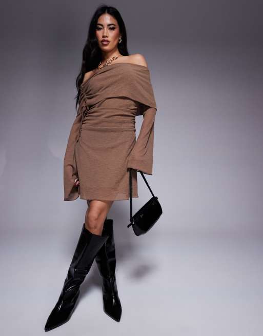 ASOS DESIGN - Robe courte côtelée à fronces et encolure Bardot avec liens à nouer - Marron, 2 de 4