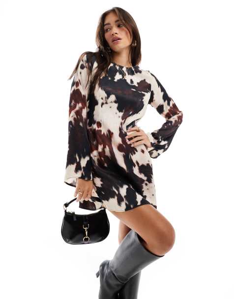 ASOS DESIGN - Robe courte effet satiné à manches anges avec imprimé vache - view 1