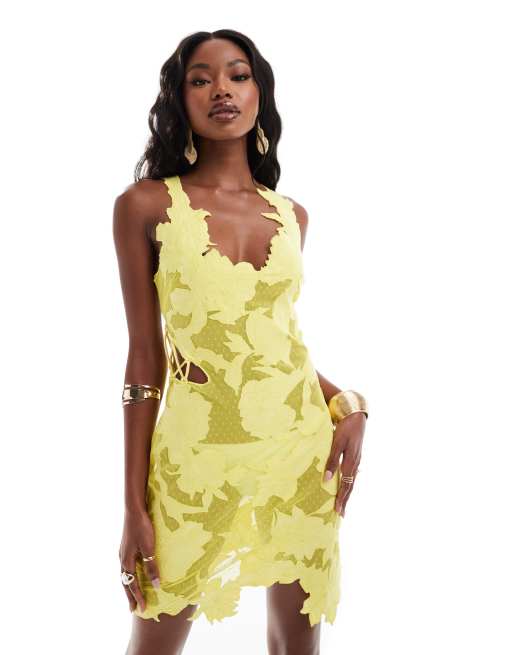 ASOS DESIGN Robe courte en dentelle ajouree a broderies Jaune