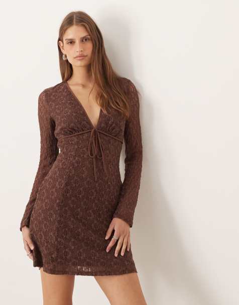 ASOS DESIGN - Robe courte en dentelle avec manches longues et décolleté plongeant à détail noué - Chocolat - view 1