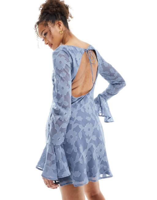 ASOS DESIGN - Robe courte en dévoré avec manches évasées et dos ouvert - Bleu délavé, 3 de 4
