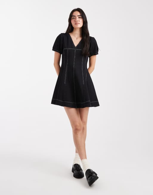 ASOS DESIGN - Robe courte en jean à col V et détail surpiqués - Noir, 2 de 4