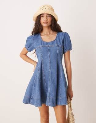 Robe courte en jean à manches courtes et surpiqûres - Bleu moyen délavé 32