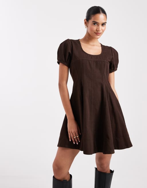 ASOS DESIGN - Robe courte en jean à surpiqûres - Chocolat, 4 de 4