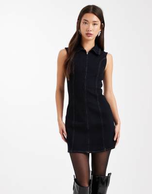 ASOS DESIGN - Robe courte en jean à zip avec col - Noir délavé