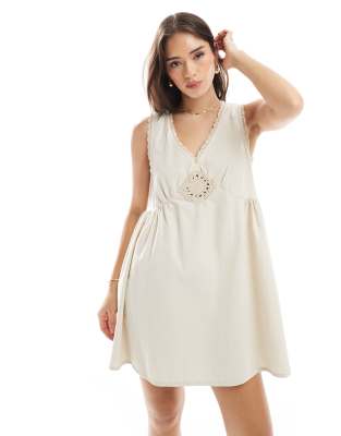 Robe courte en jean avec empiècement au crochet - Neutre délavé 40