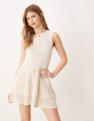 ASOS DESIGN - Robe courte en maille crochet - Écru-Blanc