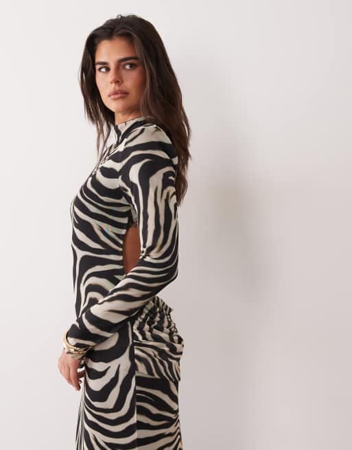 ASOS DESIGN robe courte en mesh imprimé zèbre, décolleté bénitier profond, avec écharpe longue et épaulettes, multicolore, 3 de 4